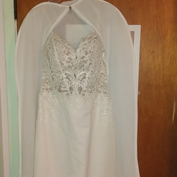 Sottero and Midgley "Cambridge" Gown - Picture 9 of 15